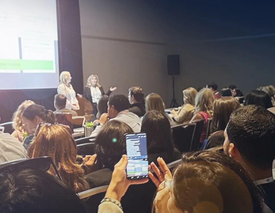Conference attendees in a packed room at FB2B-23 learning about Fathoms digital marketing capabilities