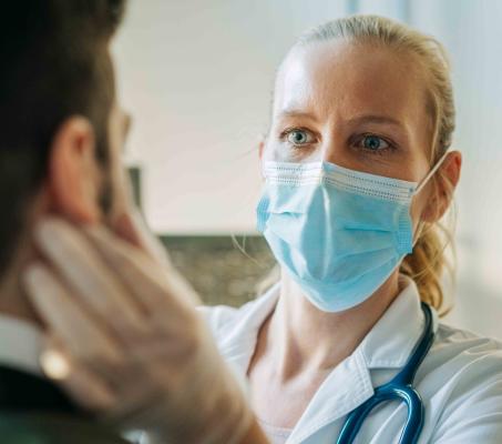 doctor examining patient-article